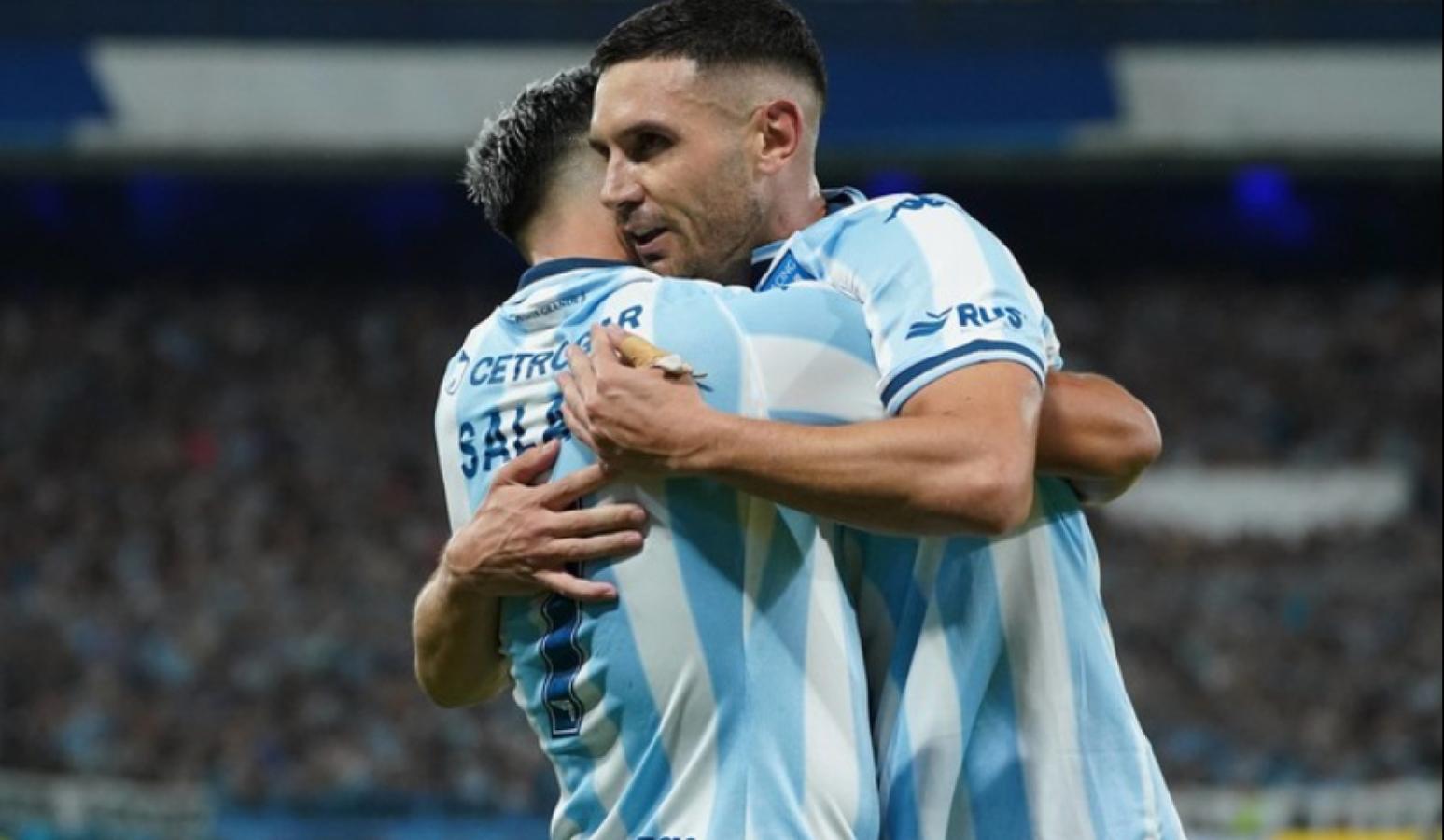 Imagen Otros tiempos: Maravilla y Maxi Salas, celebrando en Racing.