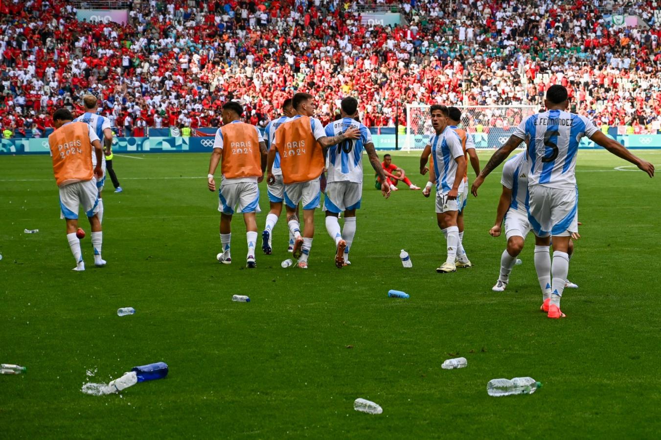 Imagen El partido se suspendió por la agresión a los futbolistas argentinos (AFP).