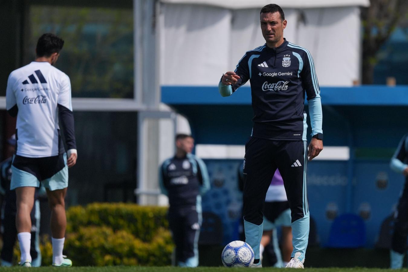 Imagen Scaloni: "Estos partidos sirven para que los chicos jóvenes puedan aportar lo suyo".