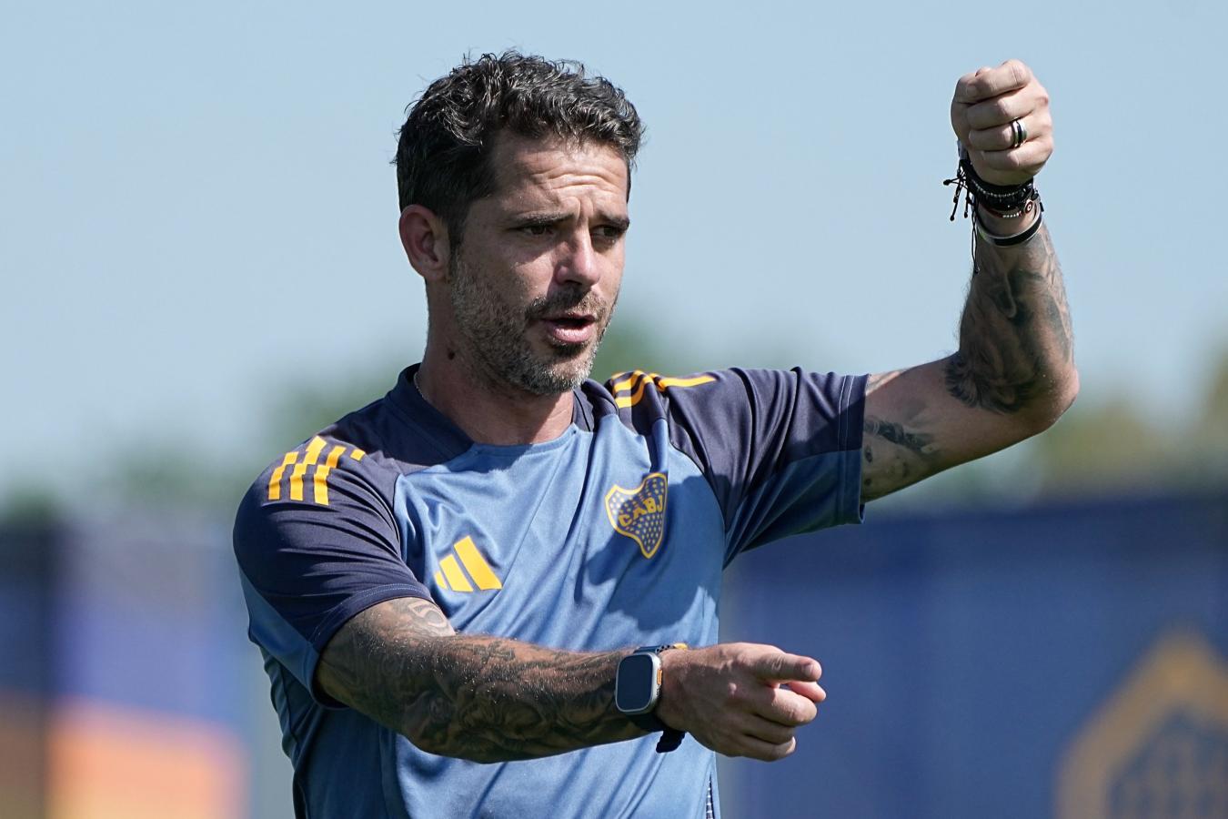 Imagen El DT Fernando Gago no lo convocará ante Lanús pero planea volver a incluir a Medina.