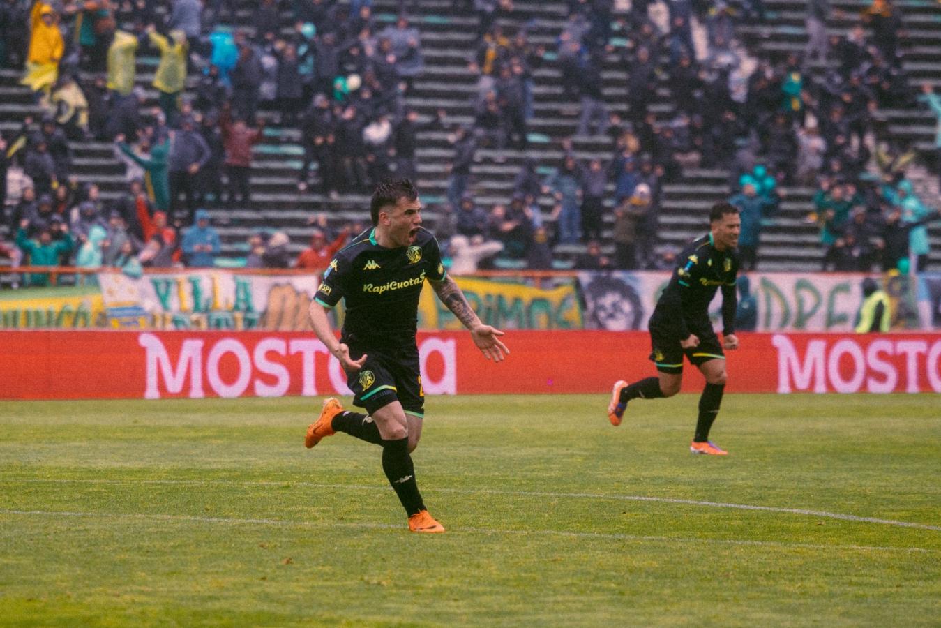 Imagen de Aldosivi volvió a ganar y metió a River en puestos de playoffs