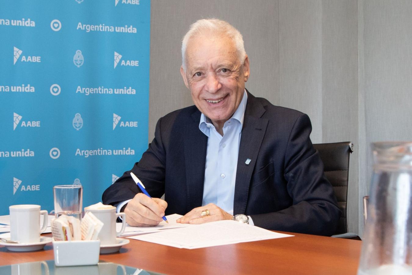 Imagen Con Víctor Blanco al frente, Racing ganó 5 títulos locales y 1 internacional.