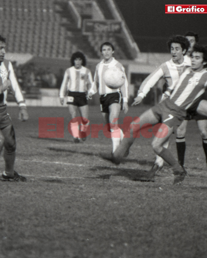 Imagen Una acción del 31 de agosto de 1977: el debut de Diego con la 10 de la Selección