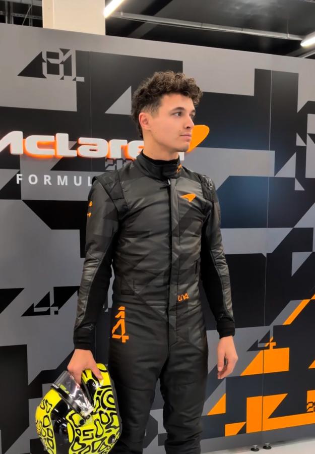 Imagen Lando Norris, con la indumentaria y el caso que lucirá durante 2025.