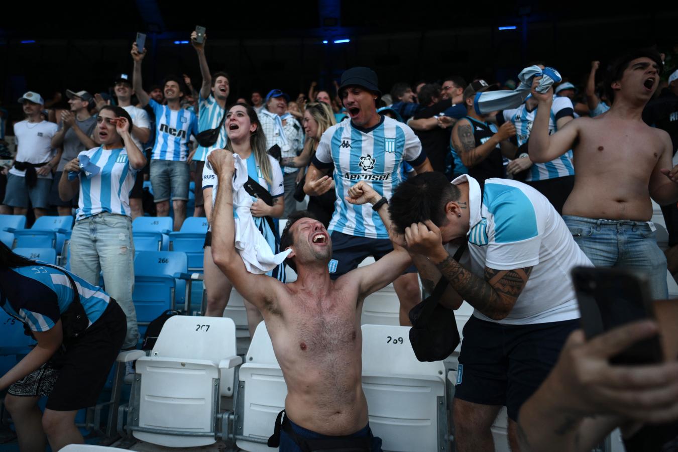 Imagen El Cilindro vibró al ritmo de Racing campeón.