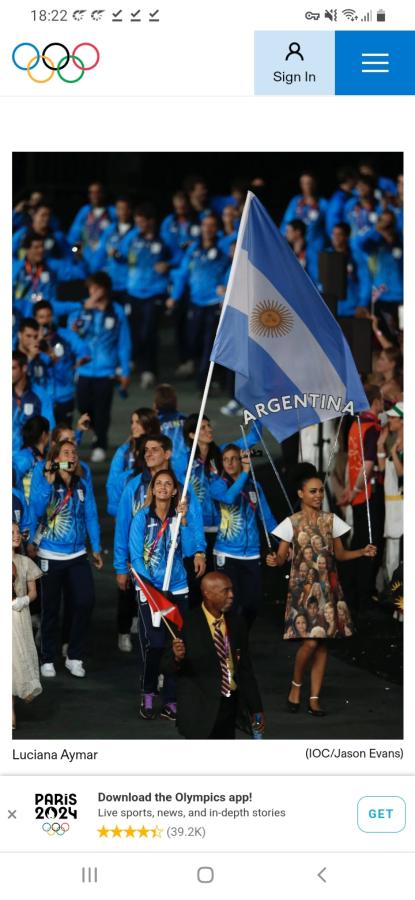 Imagen Luciana Aymar y la bandera