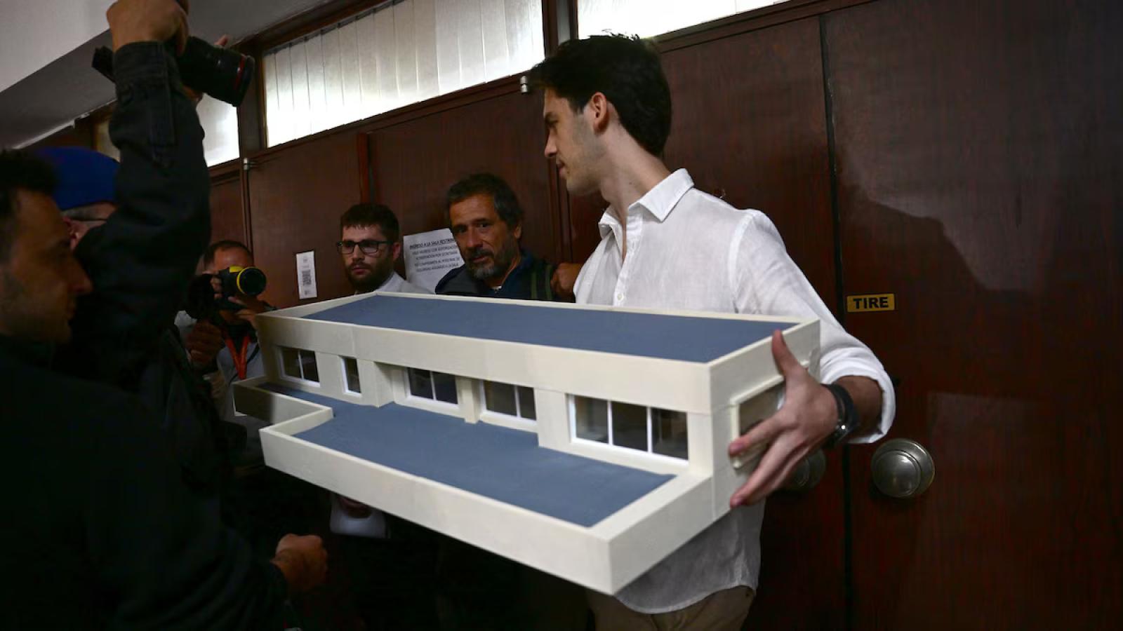 Imagen La maqueta de la casa de Maradona utilizada en el juicio.