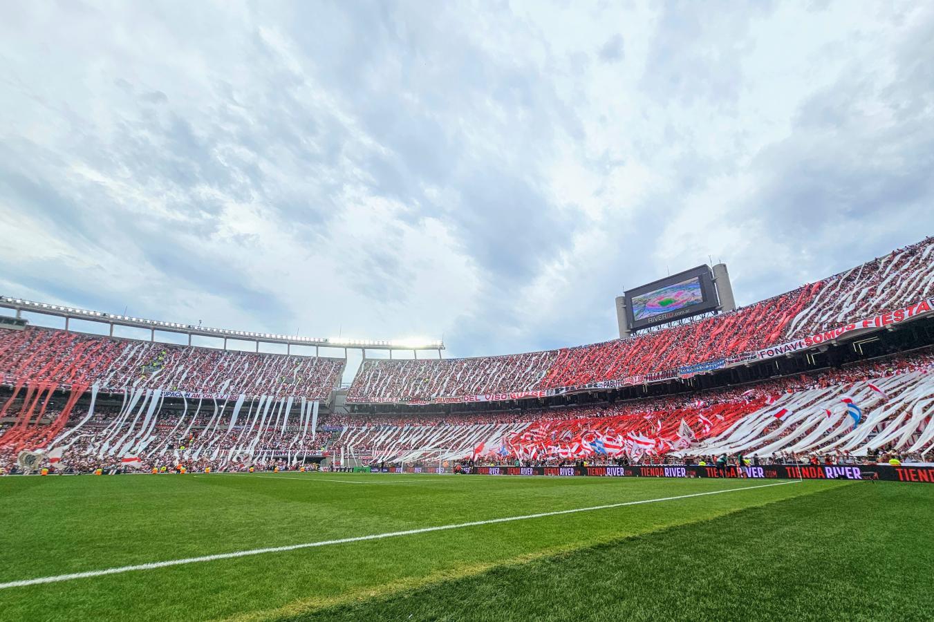 Imagen Se espera un Monumental lleno para el domingo. Fotobaires.