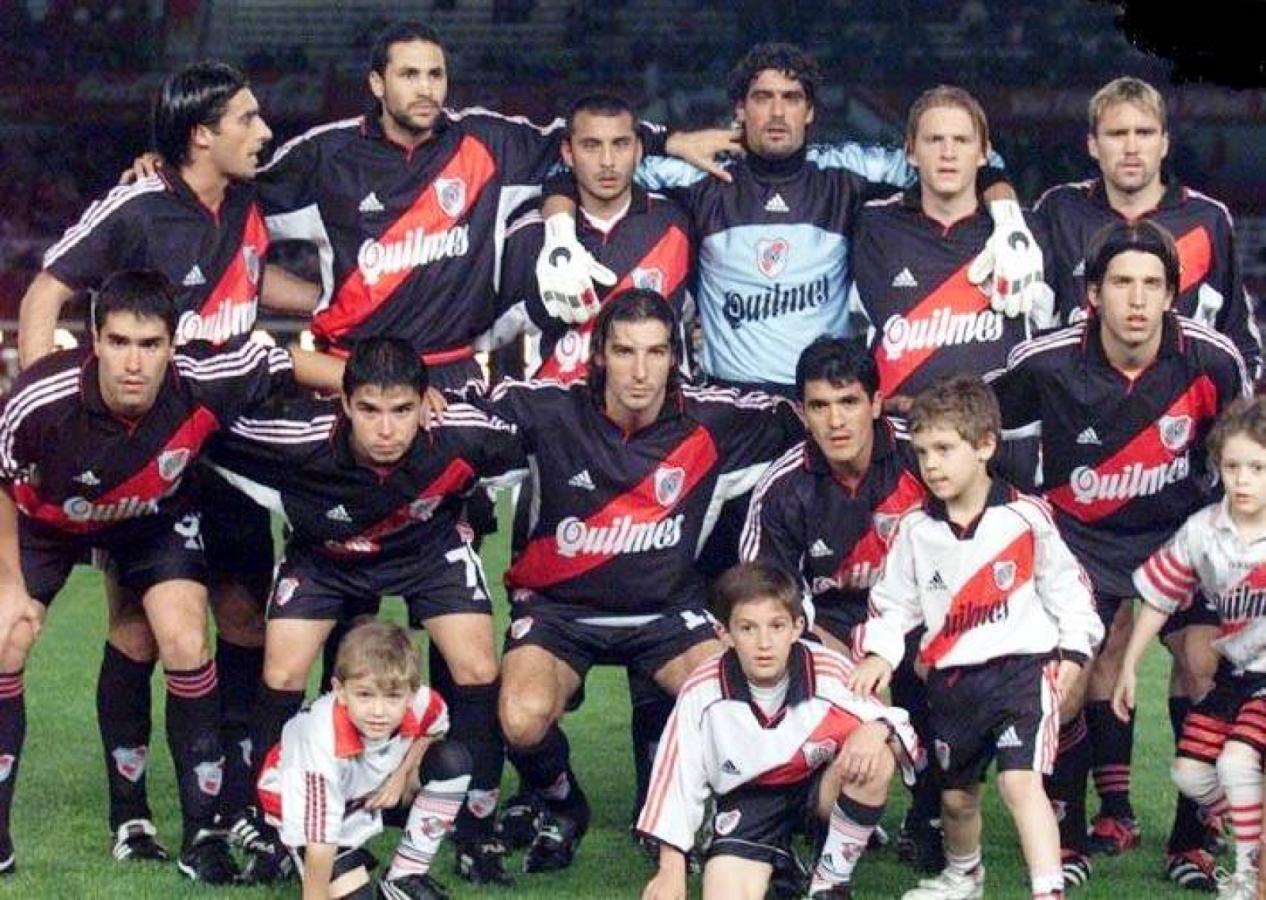 Imagen La formación de River que igualó 1-1 con Unión, por la fecha 12 del Apertura 2000.
