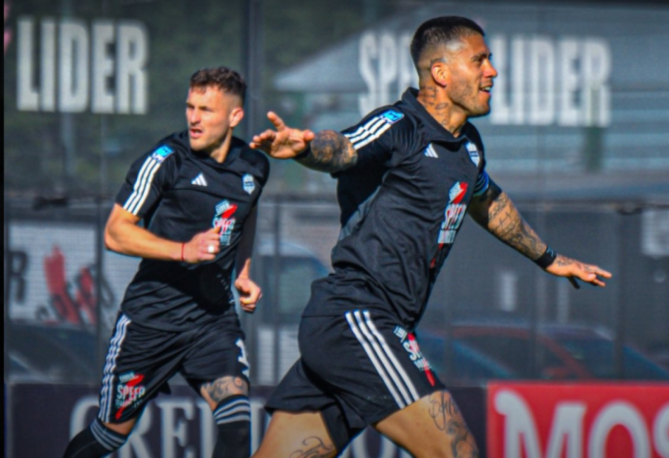 Imagen de Riestra rompió el maleficio: golazo histórico de tiro libre y empate ante Central Córdoba