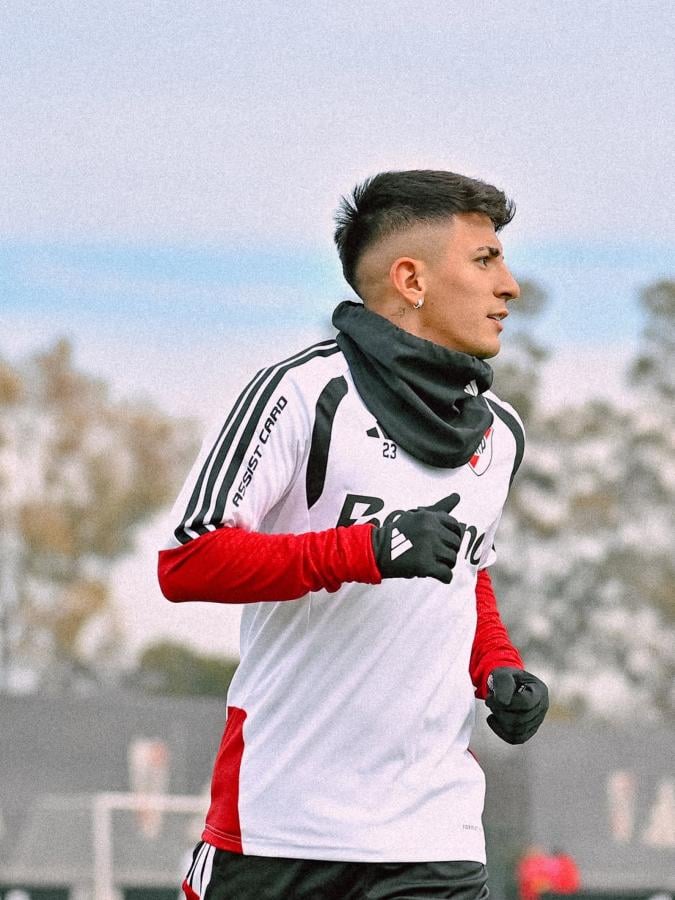 Imagen Thiago Almada volvería a la titularidad frente a Vélez.