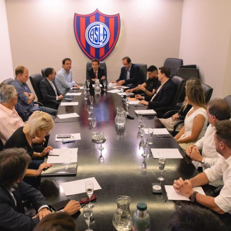 Imagen La propuesta presentada a la AFA solicita que Moretti dé un paso al costado.