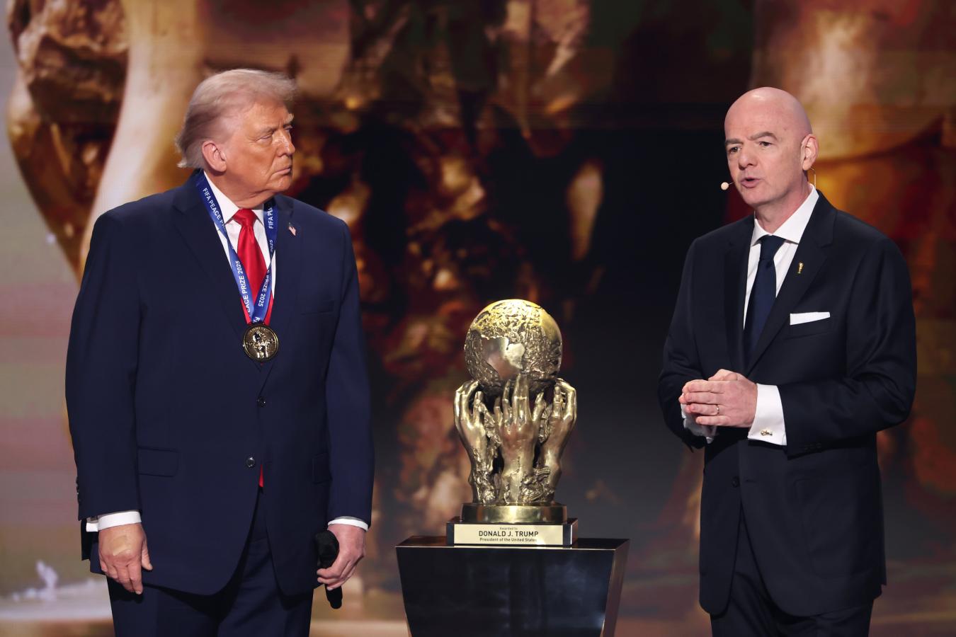 Imagen Infantino le entregó en 2025 a Trump el Premio FIFA de la Paz.