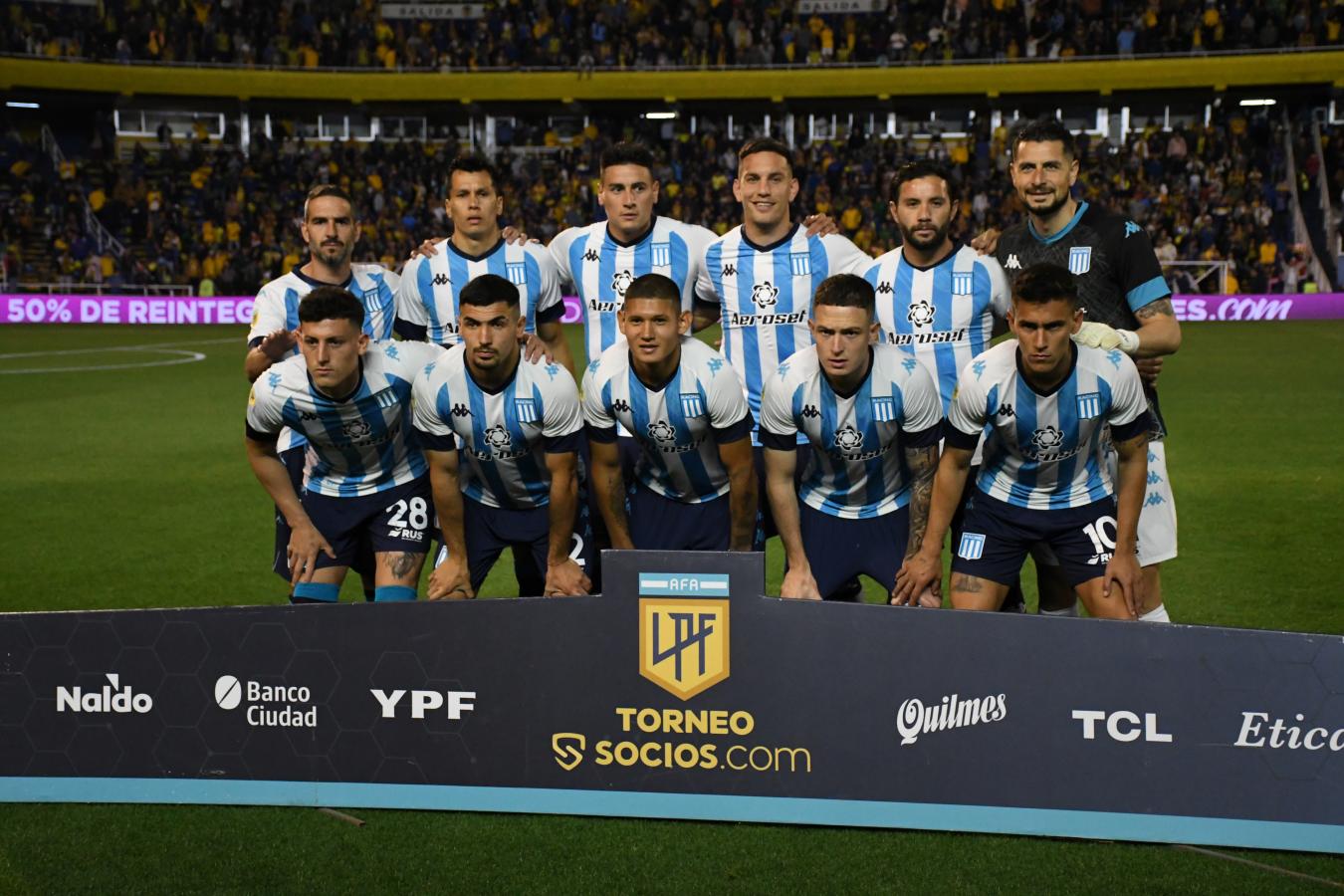 Imagen El equipo que alineó Fernando Gago en su debut en Racing (FOTOBAIRES)