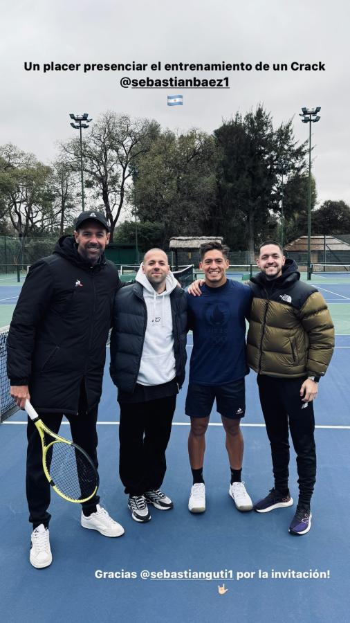 Imagen Matías Napp, coreógrafo de Emilia Mernes, en la práctica de Báez y su equipo.