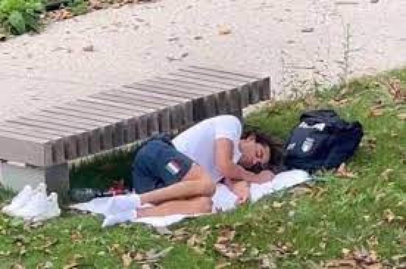 Imagen Ceccon, el medallista italiano que prefirió dormir en un parque por el calor en la Villa Olímpica.