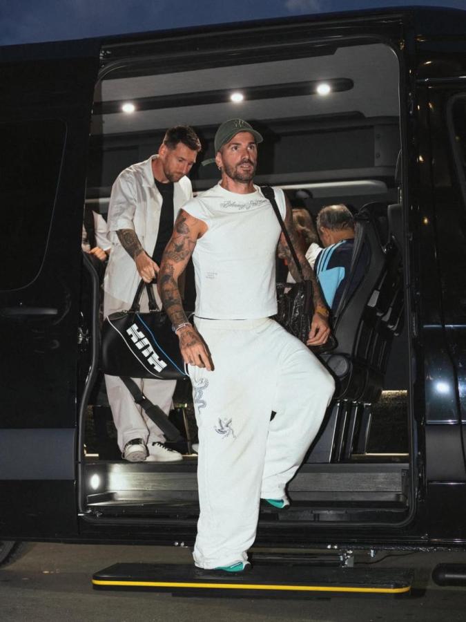 Imagen Messi y De Paul, en su arribo a Kansas