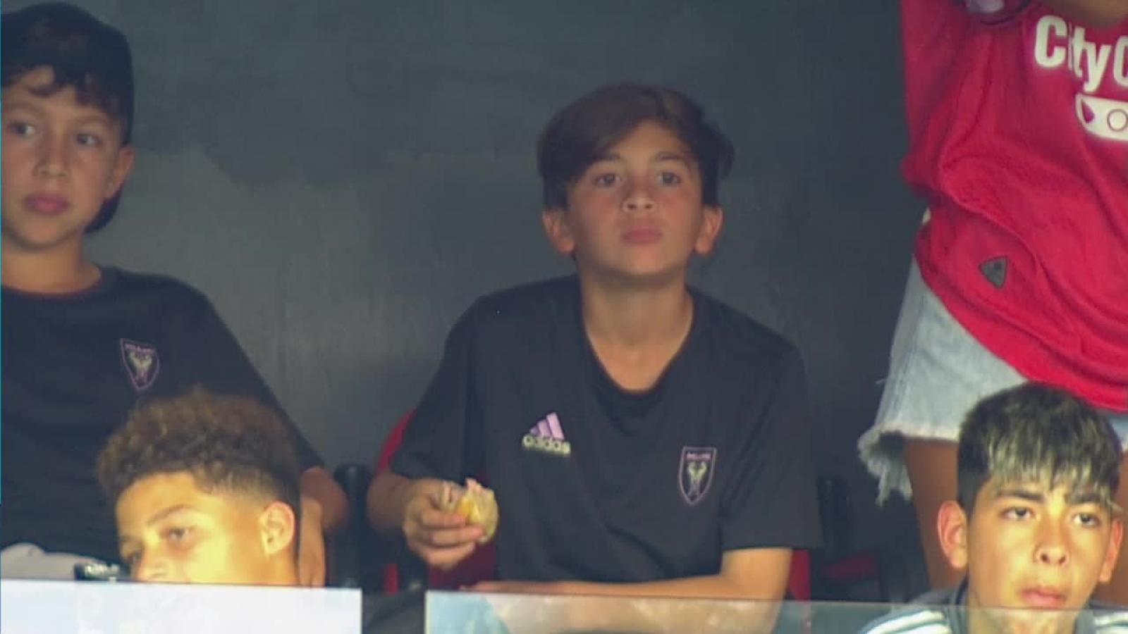 Imagen Los hijos de Messi y Suárez fueron a ver a Newell's.