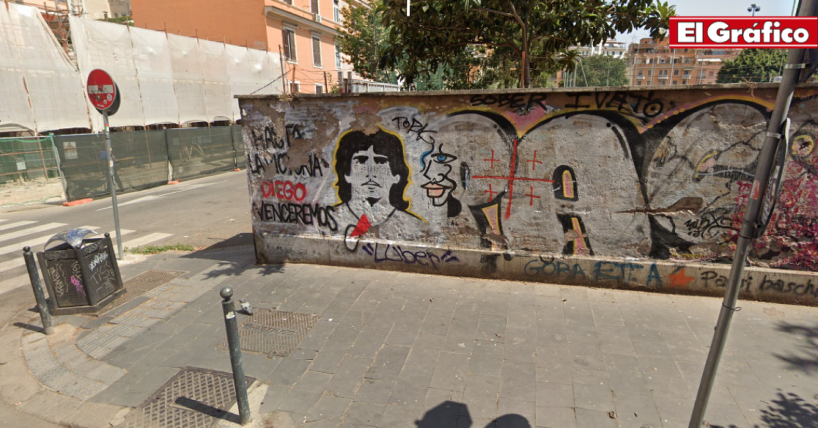 Imagen Las calles del barrio San Lorenzo de Roma con pintadas alusivas a Diego Maradona