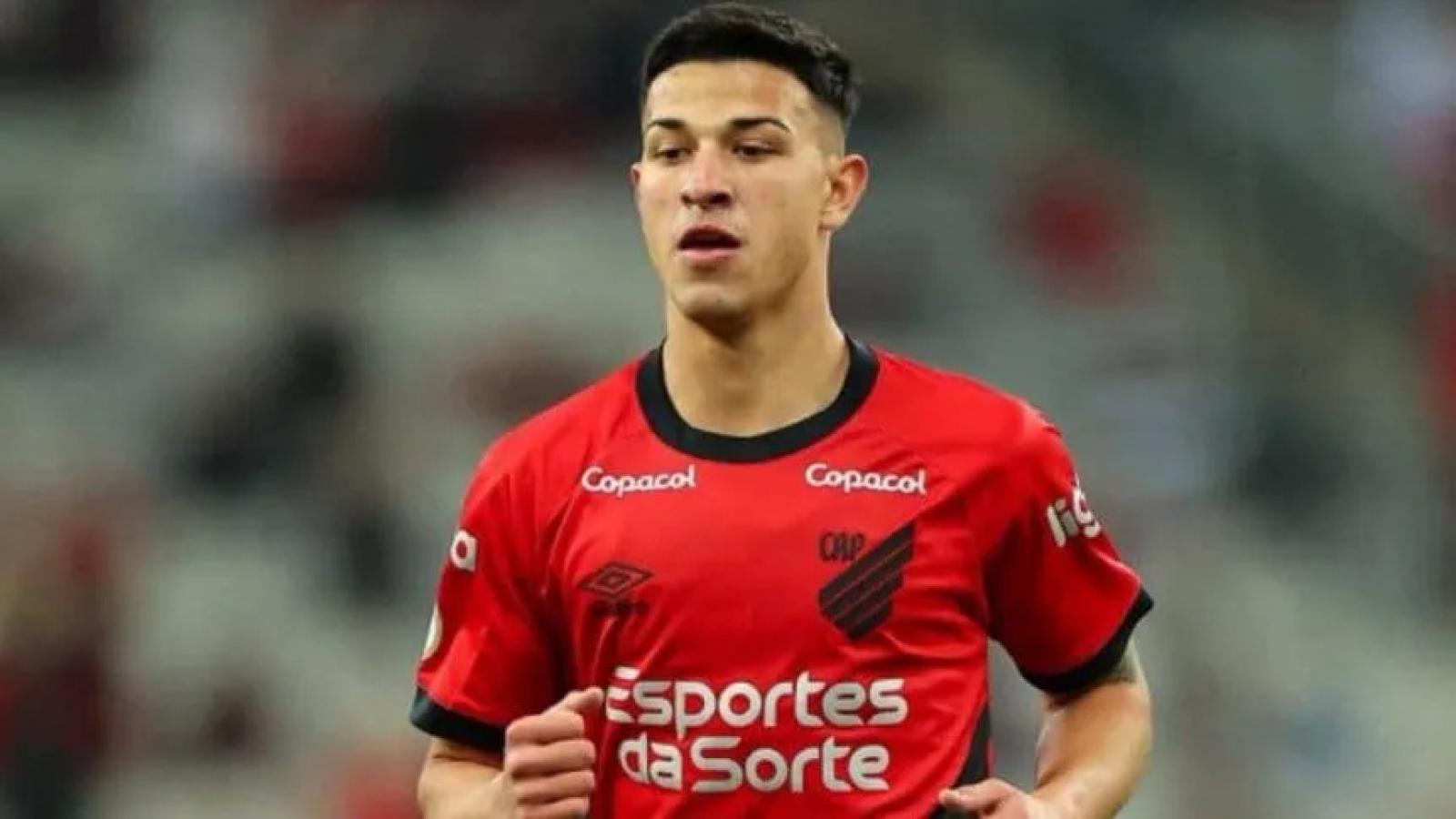 Imagen Lucas Esquivel está cerca de River.