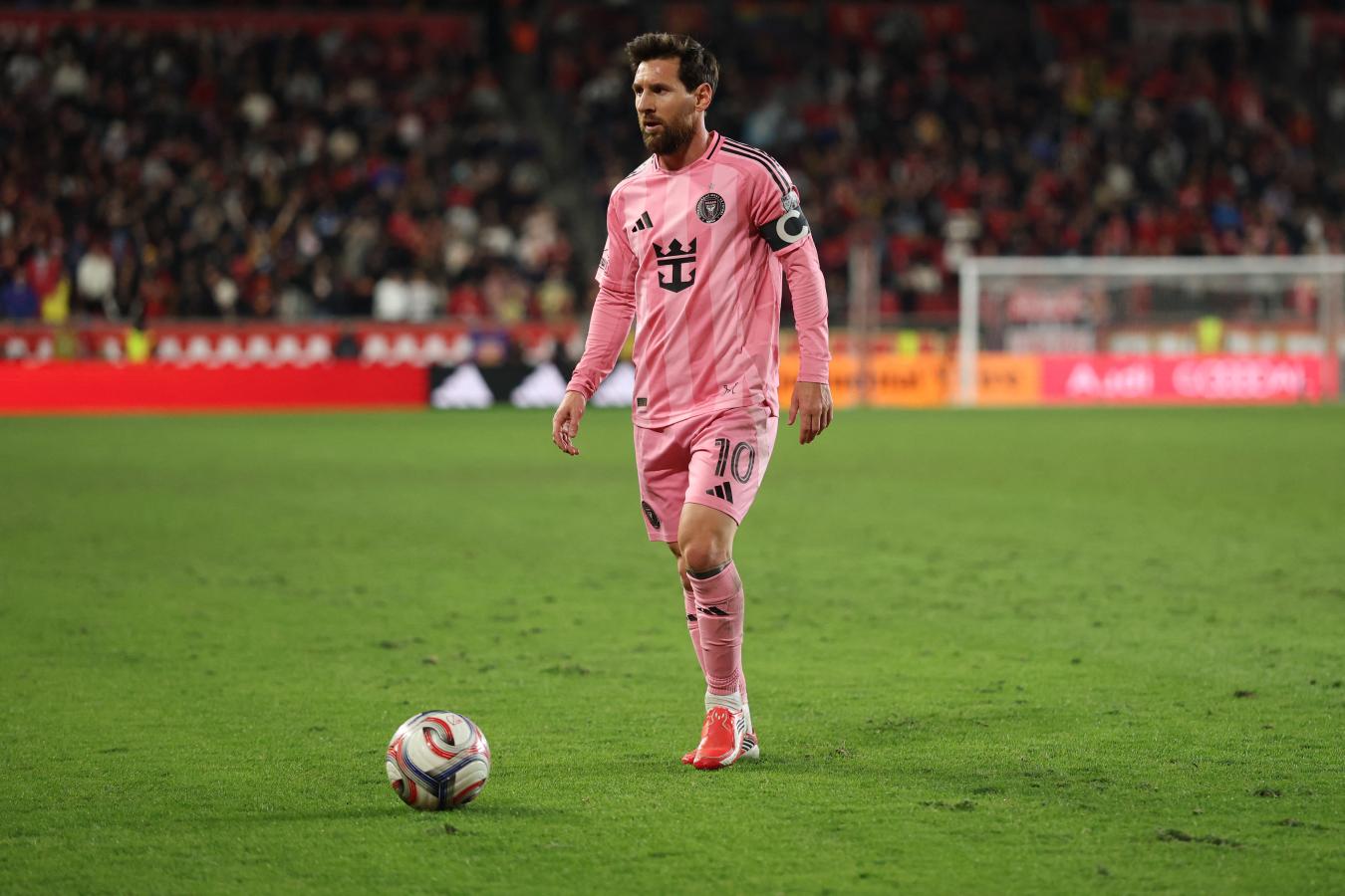 Imagen de En la previa del Balón de Oro, Messi fue al banco e Inter Miami no pudo evitar la derrota