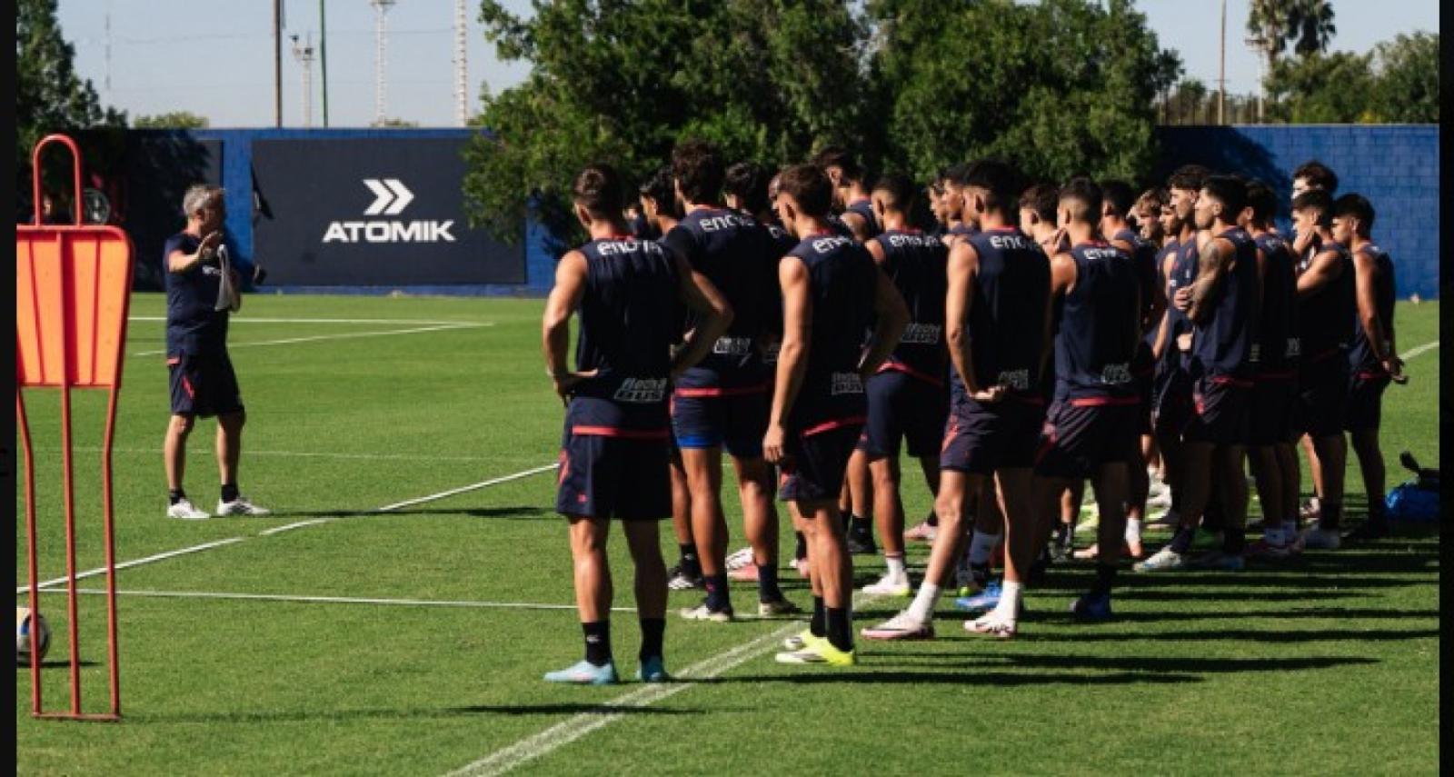 Imagen Gustavo Álvarez al frente del plantel de San Lorenzo