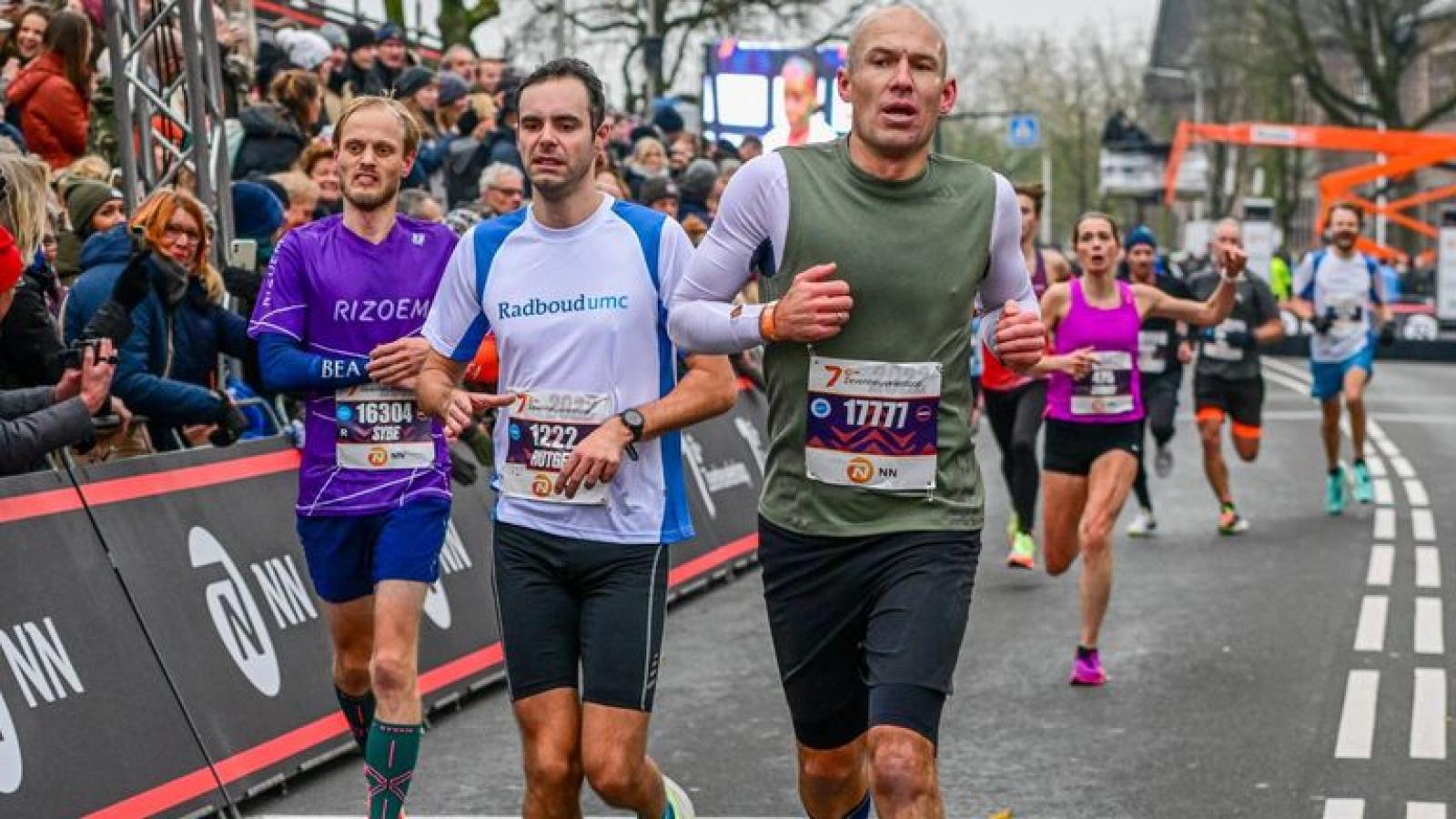 Imagen En la Maratón de Rotterdam de 2023, el ex futbolista bajó la barrera de las tres horas.