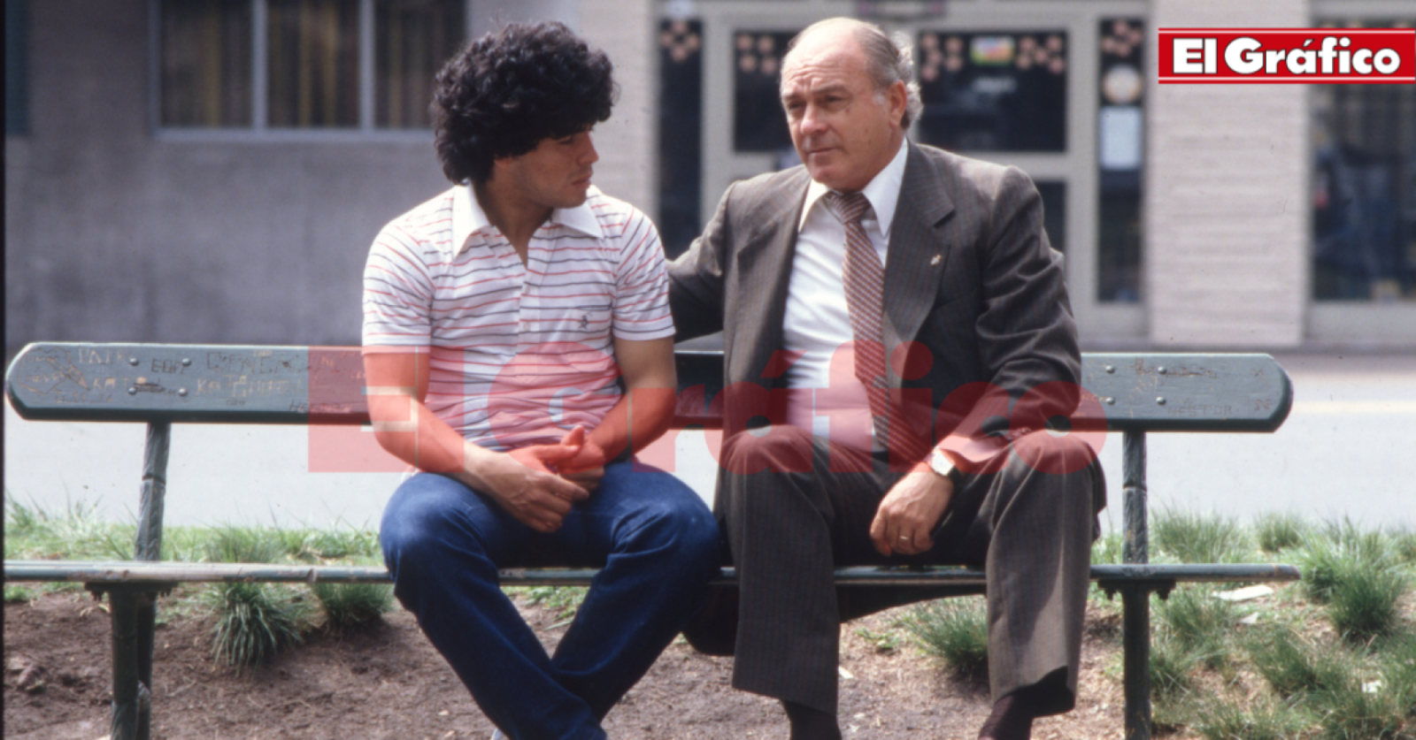 Imagen Una de las imágenes del histórico encuentro entre Diego y Di Stéfano