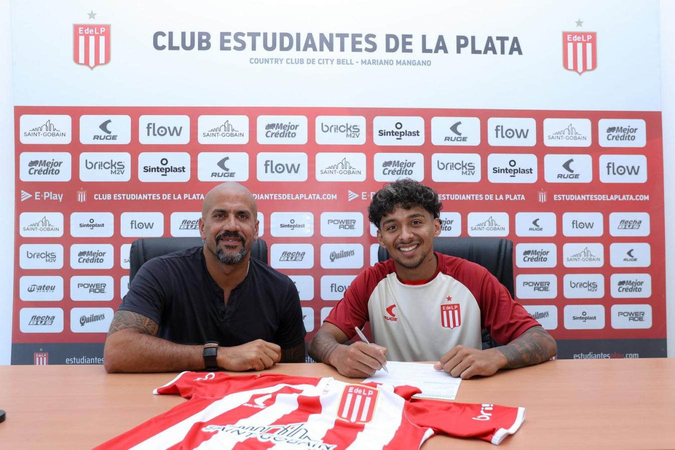 Imagen Medina y Verón, al formalizar el vínculo con el Pincha.