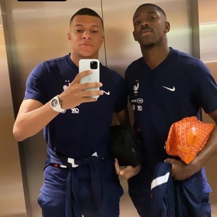 Imagen Dembelé y Mbappé: compañeros y amigos más allá de la cancha.
