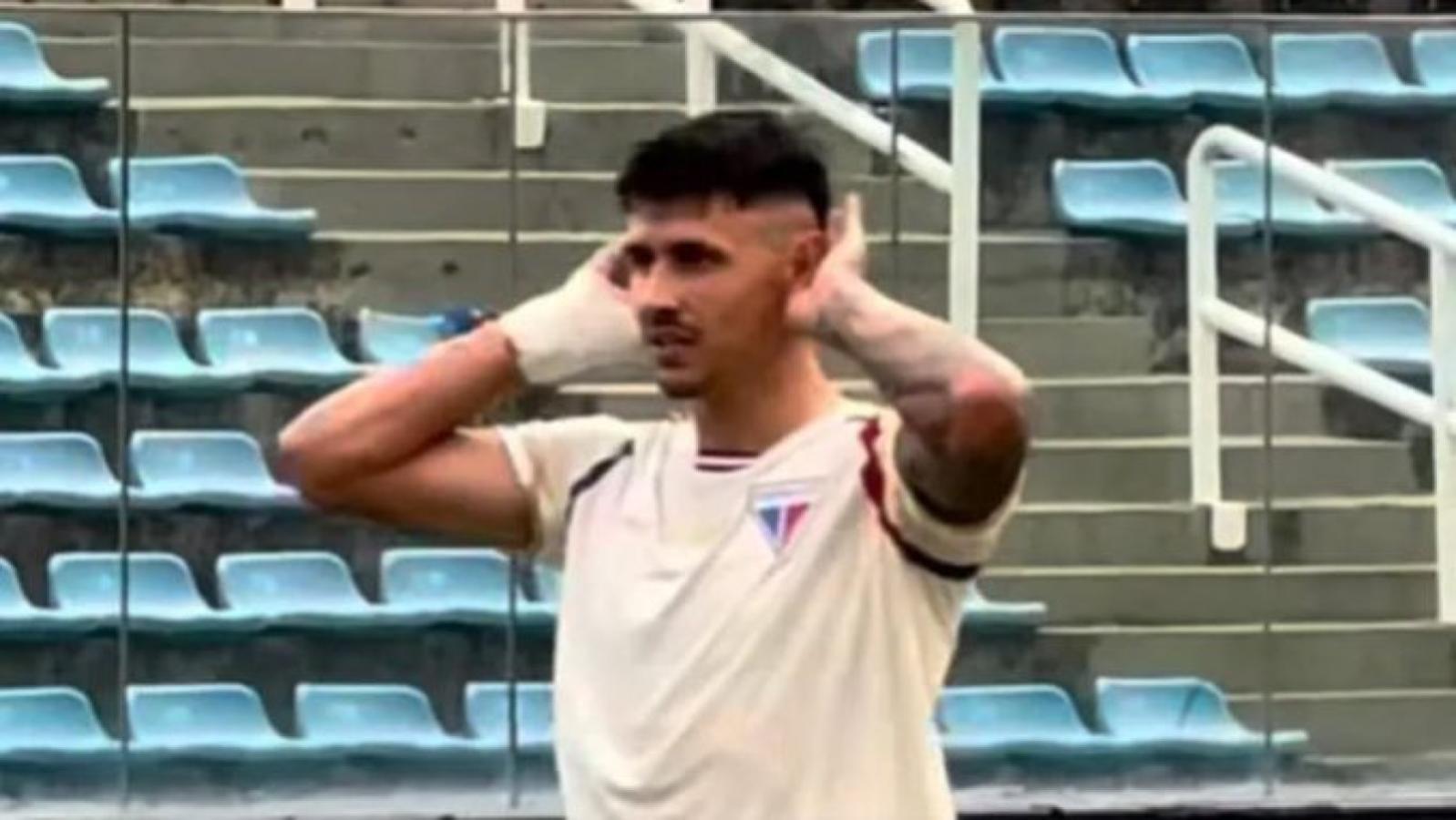 Imagen El llamativo festejo de Bareiro: el Topo Gigio que popularizó Riquelme.