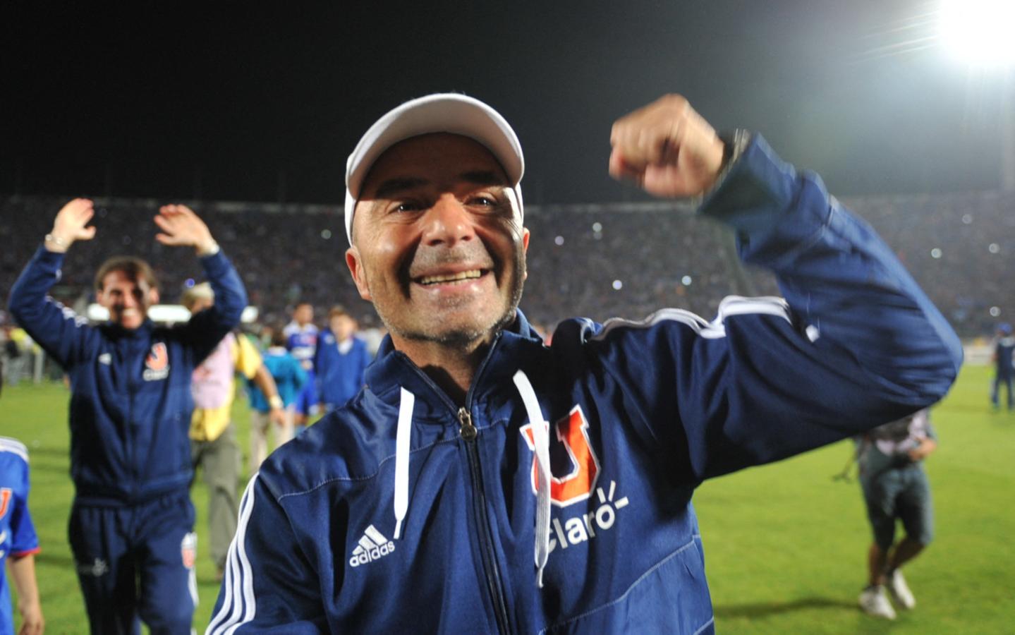 Imagen Jorge Sampaoli ya alzó la Copa Sudamericana en 2011 con Universidad de Chile.