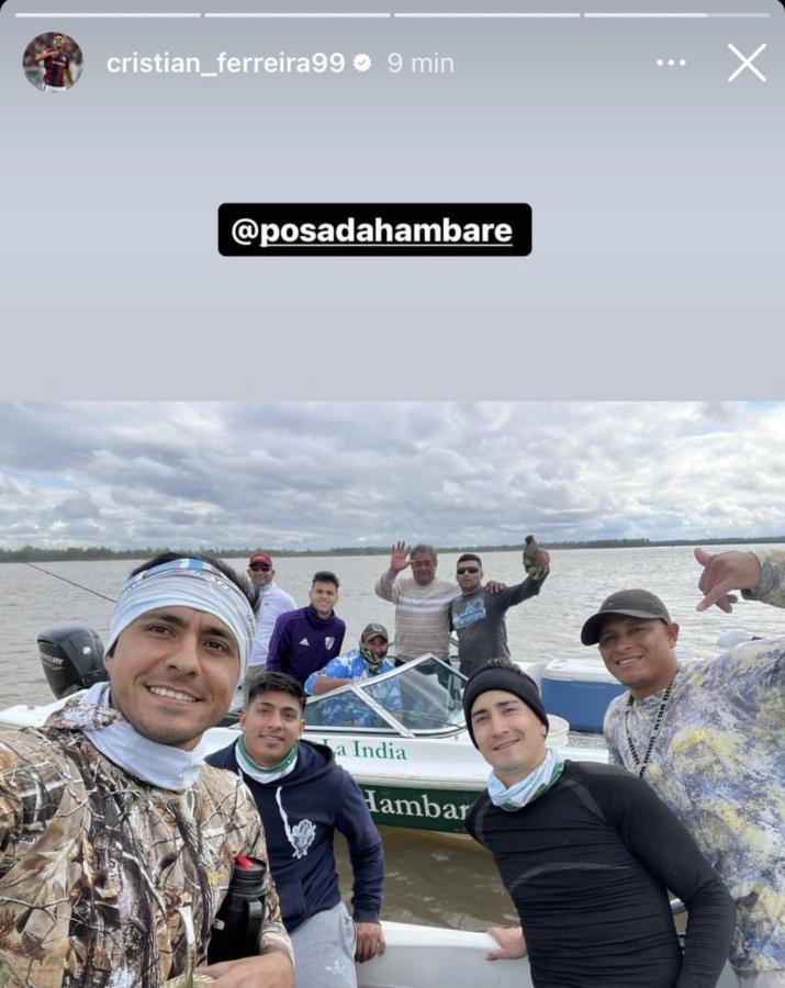 Imagen La historia que subió Cristian Ferreira con el buzo de River. La foto la sacó Tarragona.