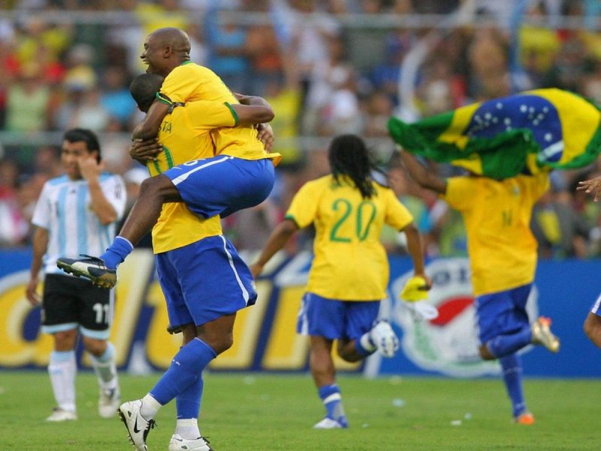Imagen Baile de Brasil: 3-0 ante la Argentina de Basile, quien buscaba repetir su corona