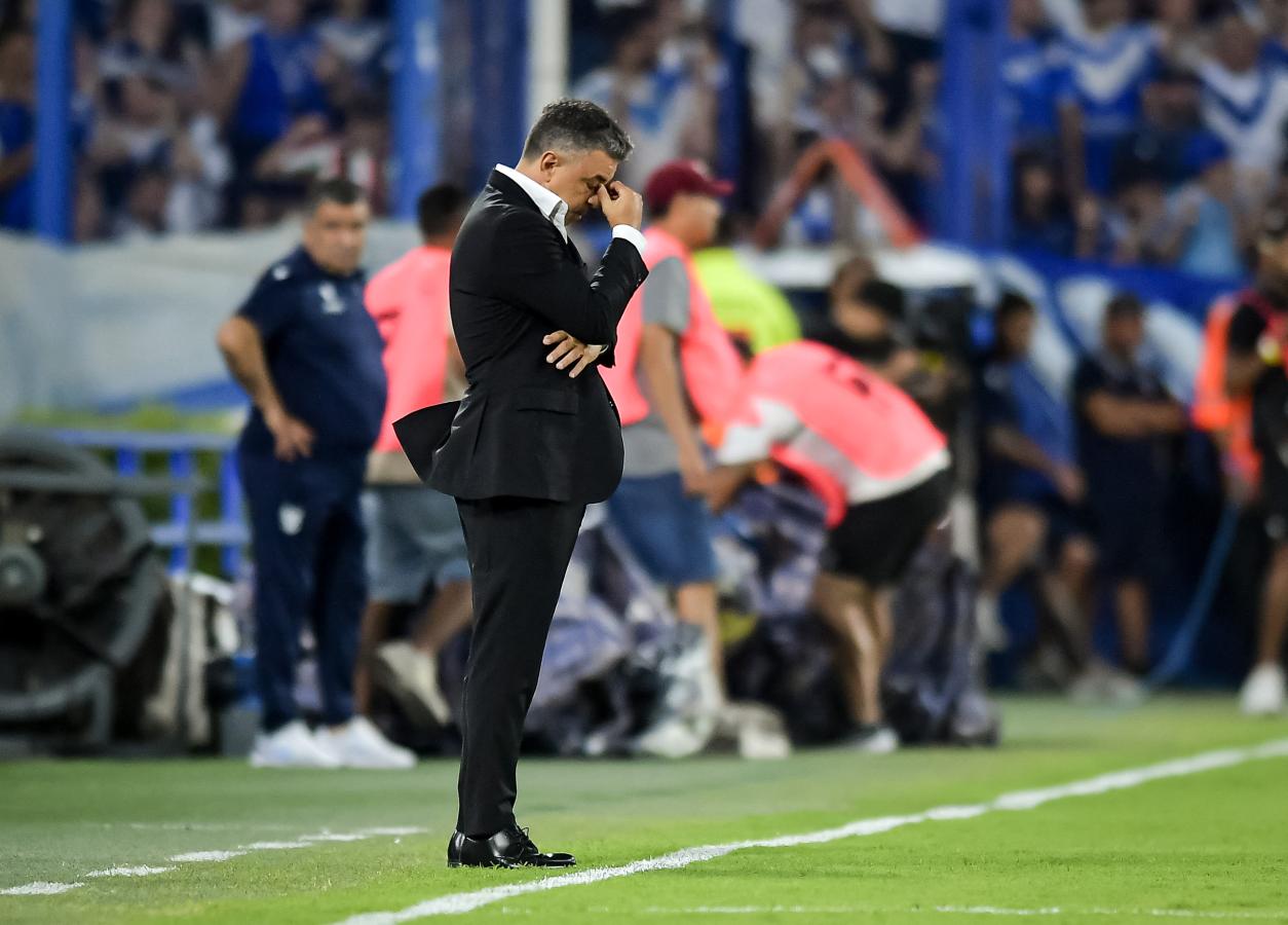 Imagen Mirada al piso, gesto de preocupación. El River de Gallardo no para de sumar frustraciones. Foto: AFP