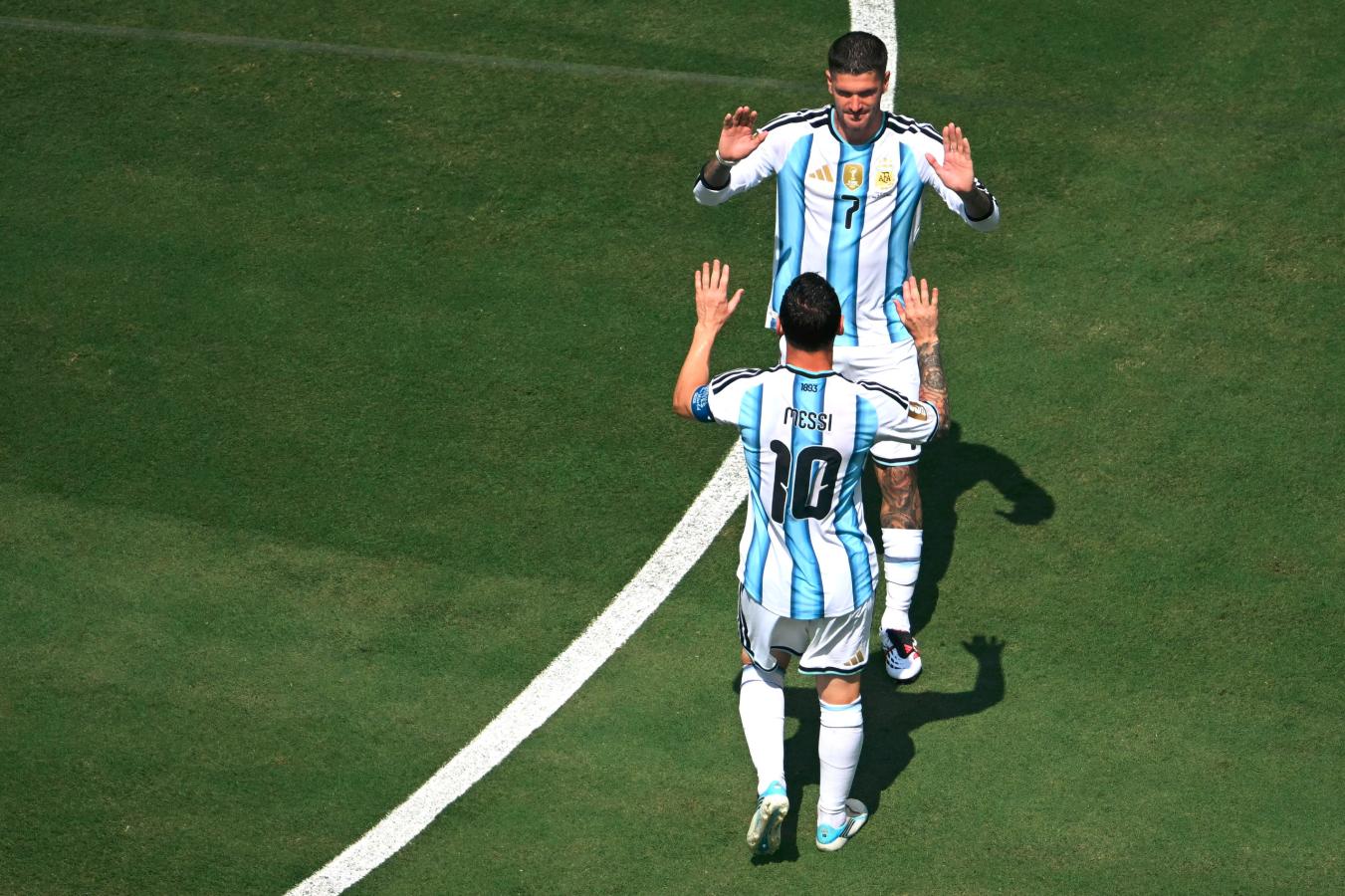 Imagen de El adiós del capitán y el mapa íntimo de su era: todos los futbolistas que compartieron el césped con Messi en la Selección