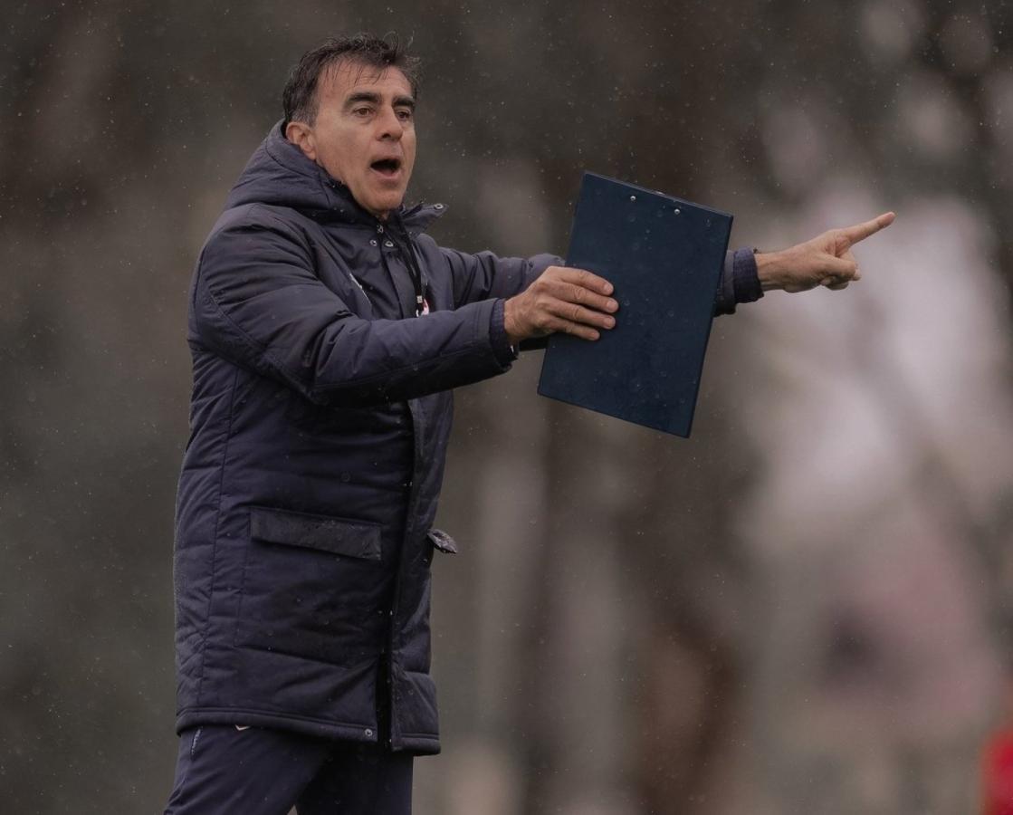 Imagen Quinteros dijo que el mayor objetivo de 2026 para Independiente es clasificar a una Copa internacional.