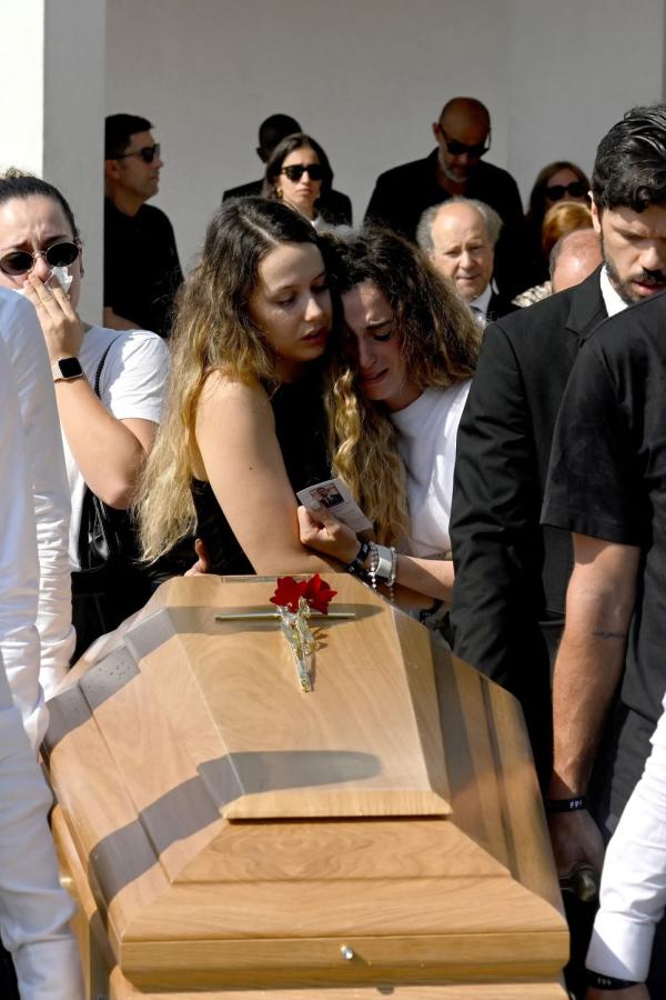 Imagen El desgarrador llanto de Rute Cardoso, esposa de Diogo Jota, durante el funeral.