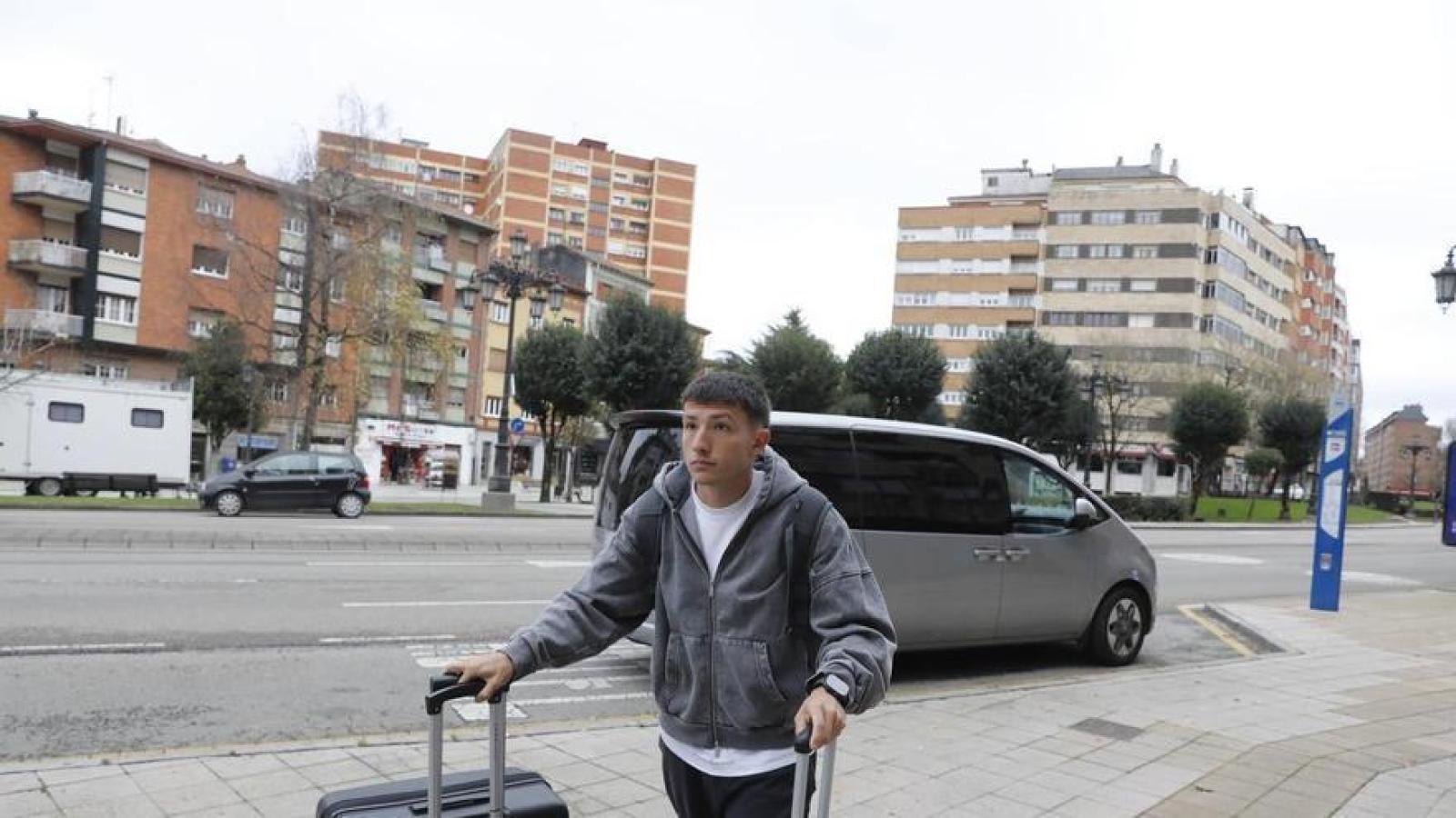 Imagen Thiago Fernández ya se encuentra en Oviedo a la espera de la presentación oficial.