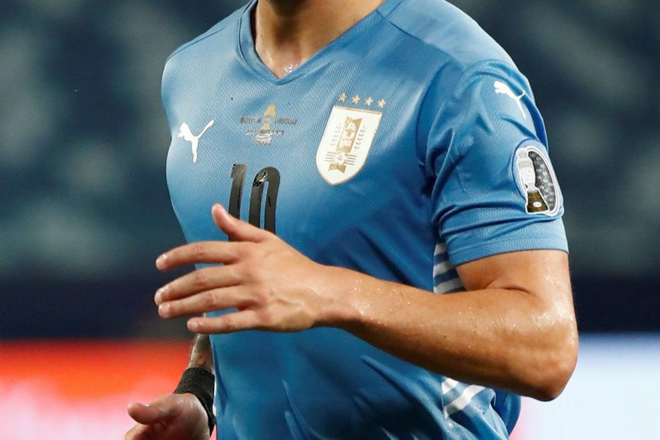 El extraño pedido de la Fifa para la selección de Uruguay por las estrellas  del escudo