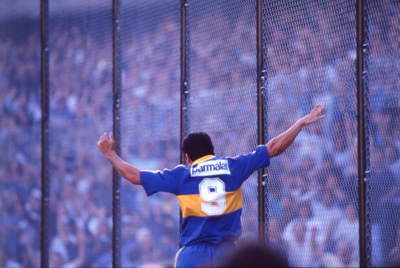 Imagen El Beto Acosta festeja uno de sus goles ante Mandiyú
