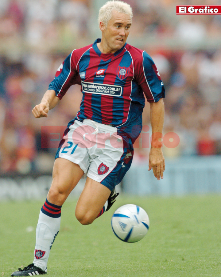 Imagen Defendiendo los colores de San Lorenzo, en donde jugó dos etapas