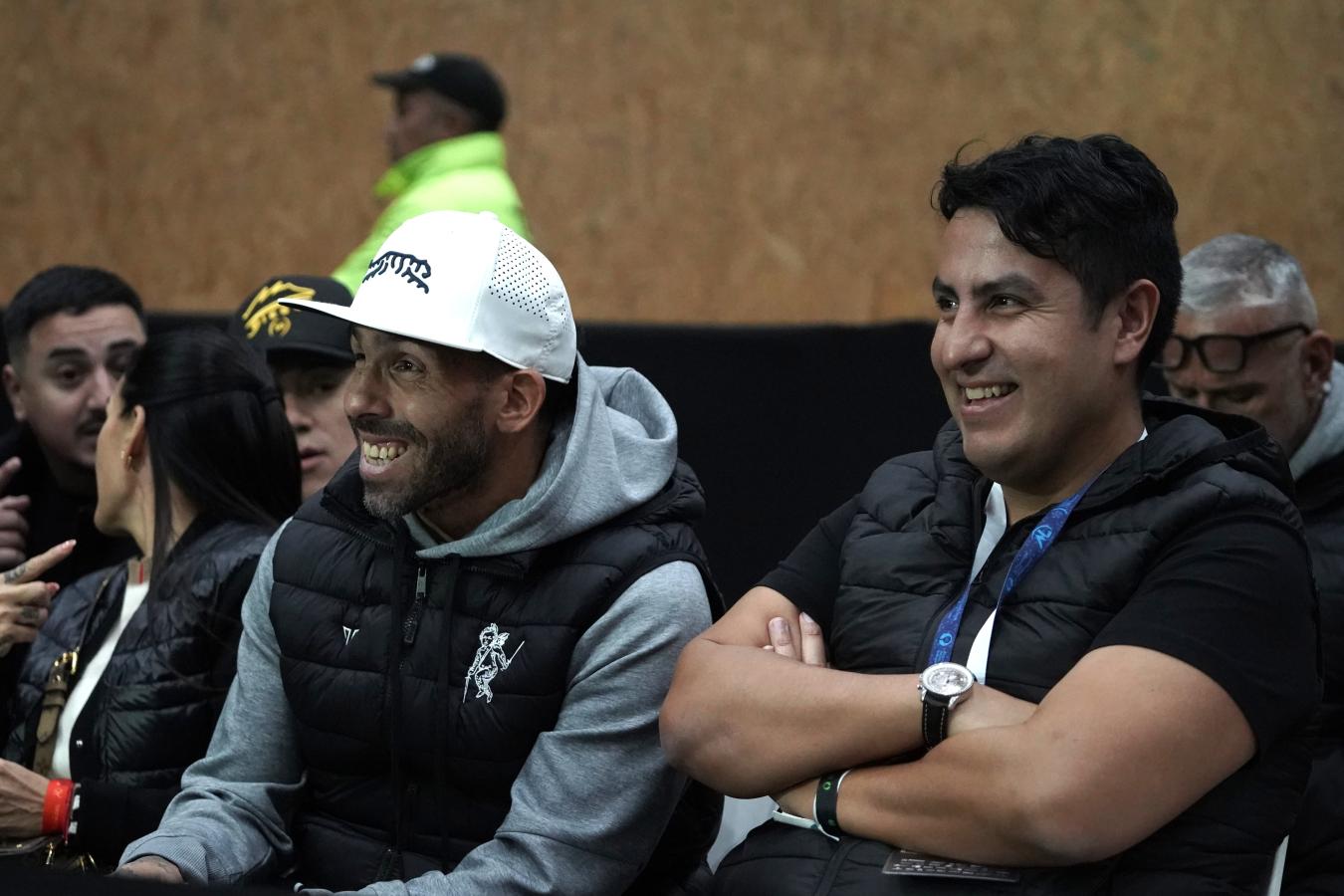 Imagen Carlos Tevez, junto con Santiago Brito, el presidente de la APA.