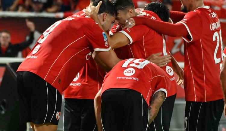 Imagen de Independiente dio vuelta el partido frente a Defensa y se metió de lleno en los puestos de playoffs