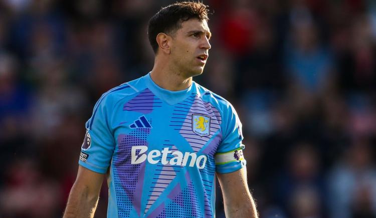 Imagen de Aston Villa empató 0-0 con Newcastle en el estreno de la Premier League: el motivo de la ausencia de Dibu Martínez