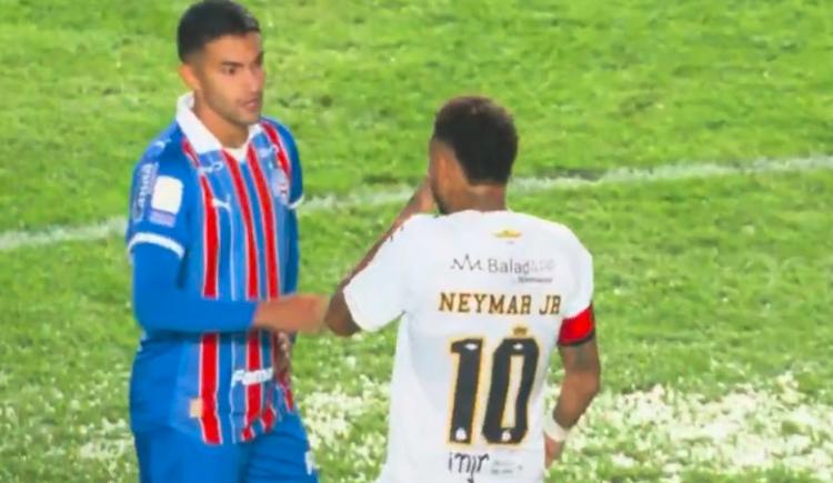 Imagen de Neymar fue expulsado por taparse la boca y trató de "idiota" a su rival