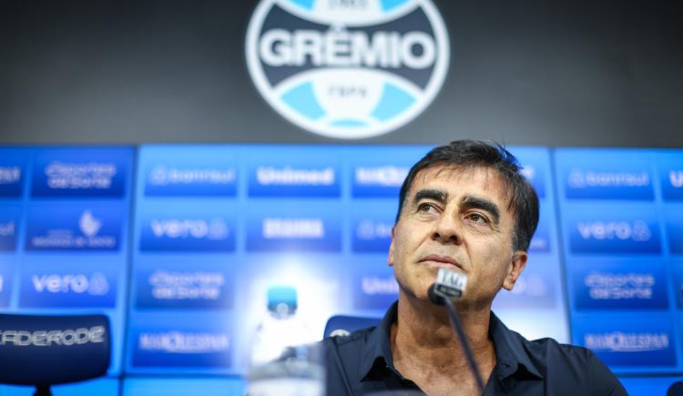 Imagen de Gremio presentó a Gustavo Quinteros: qué dijo sobre su salida de Vélez