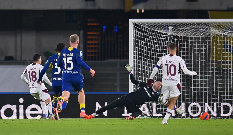 Imagen de Gio Simeone cumplió con la ley del ex y abrió la goleada de Torino