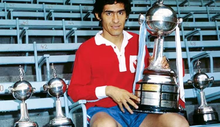 Imagen de Con Francisco "Pancho" Sá en el primer lugar, la lista de jugadores con más titulos de Copa Libertadores
