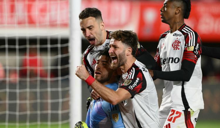 Imagen de Pinchó en los penales: Estudiantes quedó eliminado ante Flamengo, que chocará con Racing
